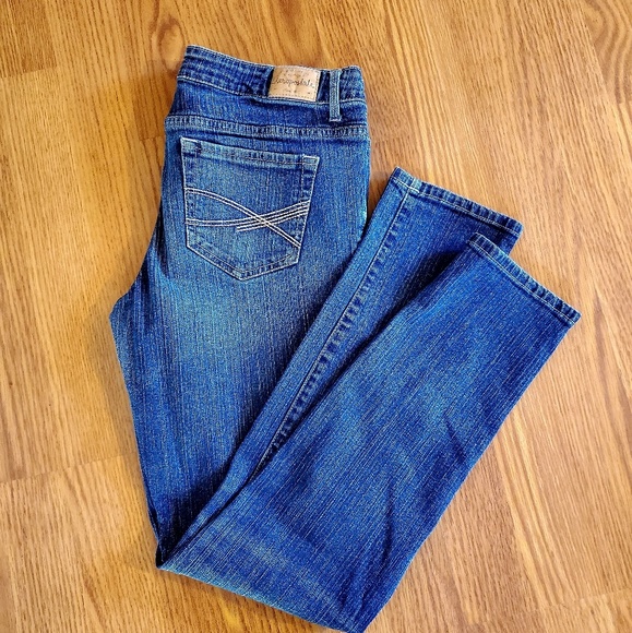 Aeropostale Jeans 11/12short - Picture 2 of 3